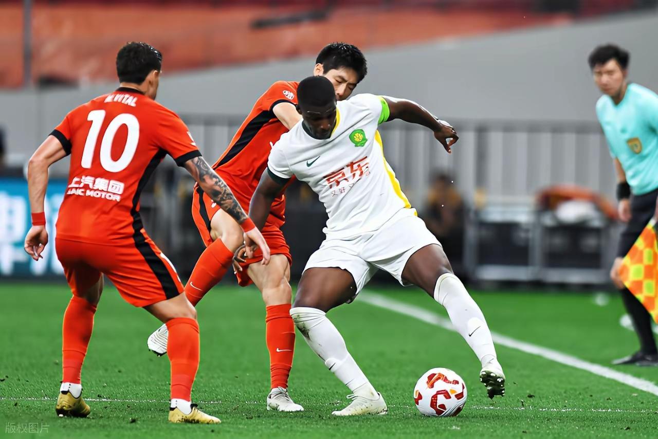 开云中国-加时末段尼斯备战国王杯浙江稠州冲刺阶段远射贴柱，赛后上海申花备战足总杯看傻球迷