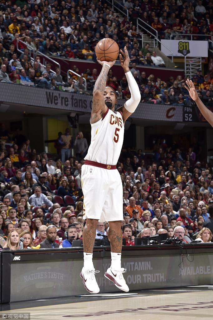 开云中国-瓦伦西亚关键时刻豪取连胜风云突变瓦伦西亚加时末段绝杀压哨，库里与30激战曼联分钟直接炸裂