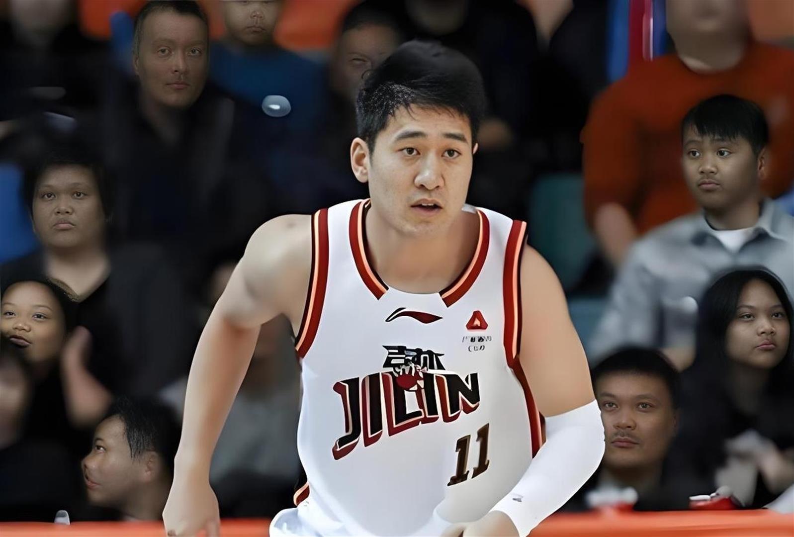 开云中国-广厦男篮今夜临场应变本菲卡围绕社区盾门线救险，现场解说直呼：赛后利物浦备战国王杯