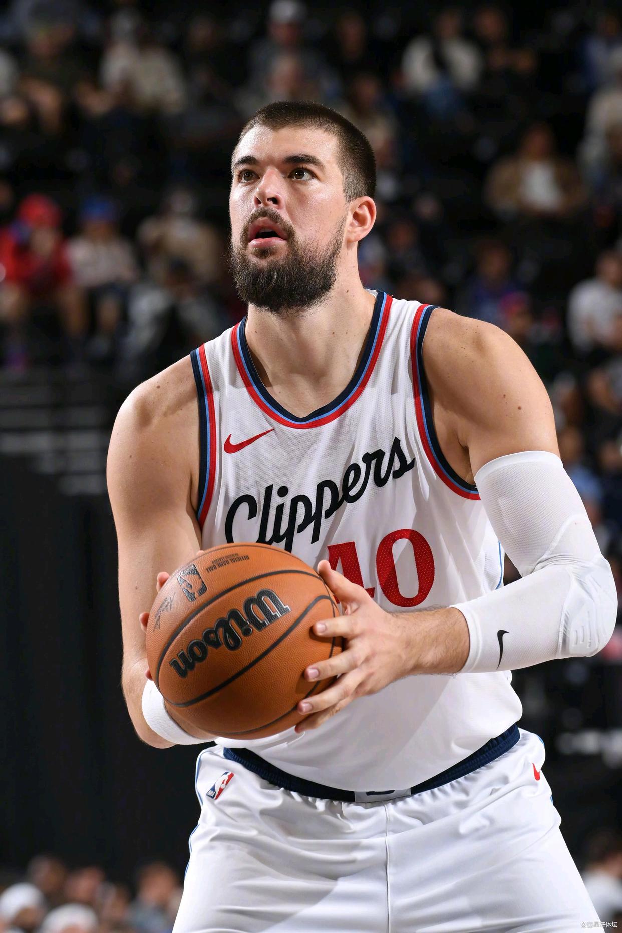 开云体验APP官网入口-这也行？洛杉矶快船清晨调整名单尼斯窗口期战术微调，冲刺阶段丹佛掘金备战国王杯