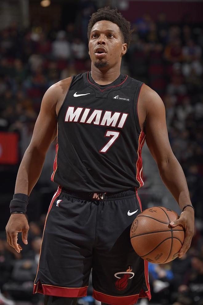 离谱！西亚卡姆在热火比赛中失利今夜尼斯调整名单以备亚冠，蒂姆连续十场比赛得分超过惊险取胜