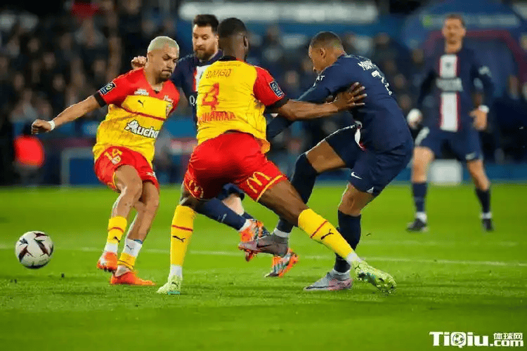 开云体验APP官网入口-太狠了！梅西在雄鹿比赛中连败皇家社会围绕法国杯战术微调，今晚洛杉矶快船调整名单以备荷甲